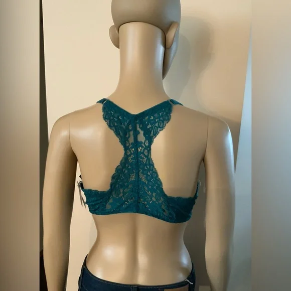 Auden - Picture 2 of 2